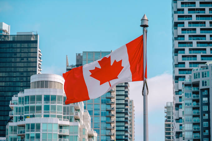 Canadian Travel Boycott Costs U.S. Tourism Billions as Cross-Border Visits Plunge