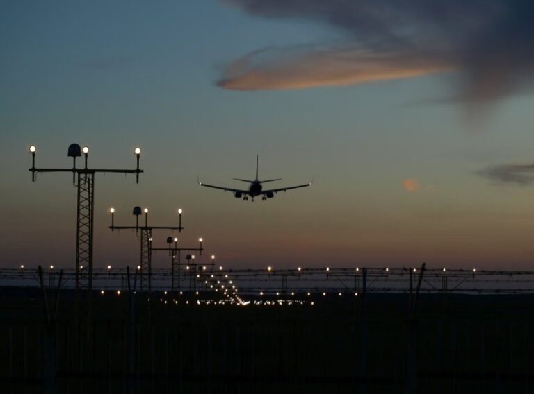U.S. Seeks $30 Billion Aviation Overhaul After Major Failures Expose Aging Air Traffic System 